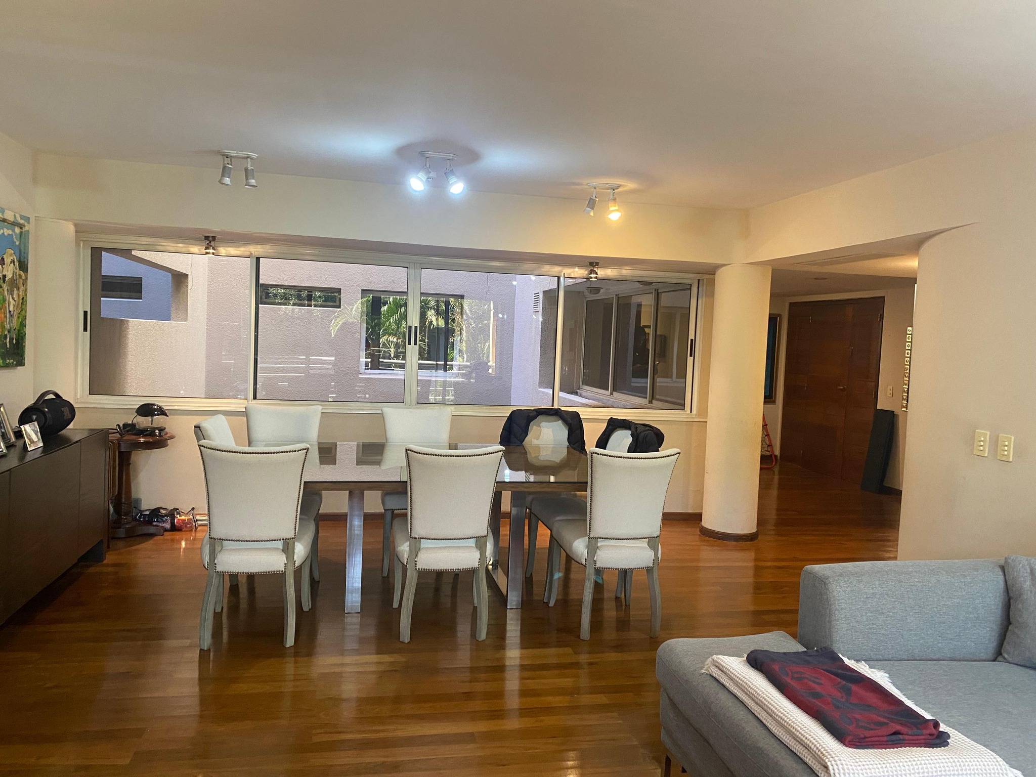 Amplio departamento en venta en el Edificio Manora